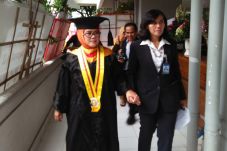 Teliti Bercak Hitam...