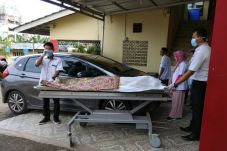 Baku Tembak dengan Polisi,...