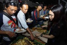5.000 Bungkus Nasi Angkringan...