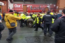 Pendukung Liverpool...