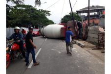 Sebelum Terguling, Truk...