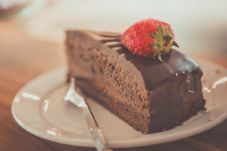 Studi: Makan Kue Cokelat...
