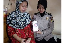 Ditinggal Ibu ke Warung,...