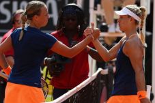 Kerber Mundur, Kontaveit...