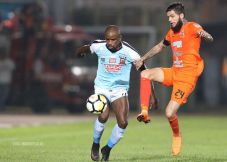 Penalti Marlon Bawa...