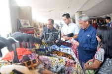 Pelaku Industri Kreatif...