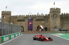 Vettel Kalahkan Hamilton...