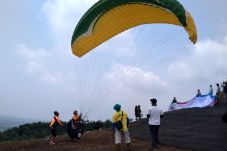 Eks Juara Dunia Paralayang...