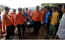 Berenang di Sungai Serayu,...