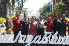 Megawati, Puti Soekarno,...