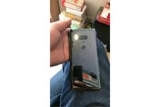 Gambar HTC U12+ dengan...