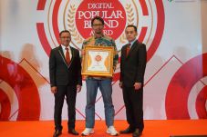 Sharp Kembali Catat...