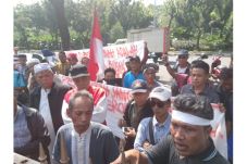 Warga Pulau Pari Minta...