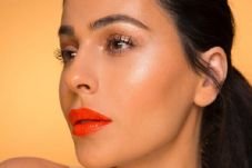 Kosmetik Glossy mulai...