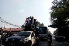 Massa Buruh dari Tangerang...