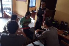 Dibangunkan untuk Makan,...
