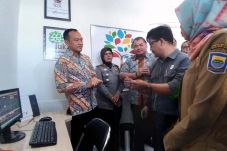 Pertama di Bandung,...