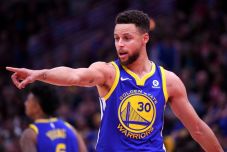 Stephen Curry Kembali...