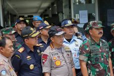 Bea Cukai, TNI, dan...
