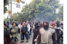 Kritisi Kebijakan Kampus,...
