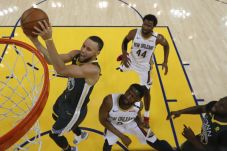 Curry Datang, Warriors...