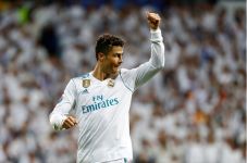 Cristiano Ronaldo Lewati...
