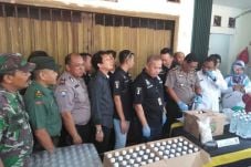 Polisi Gerebek Home...