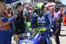 Valentino Rossi Tantang...