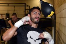 Demi Kalahkan Lomachenko,...