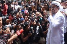 Kasus Habib Rizieq Disetop,...