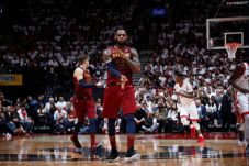LeBron James Cetak Rekor,...