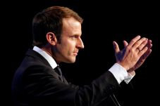 Macron: Trump Akan Picu...