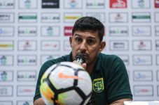 Persebaya Manfaatkan...