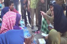Bupati Kendal Emosi...