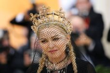 Tampil di Met Gala,...