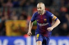 Iniesta Lanjutkan Karier...
