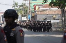 Lima Polisi dan Satu...