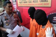 Guru Ngaji dan Marbot...