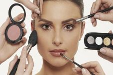 Makeup Membantu Wanita...