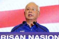 Kalah, Najib Serahkan...