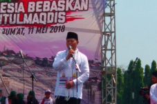 Hidayat Nur Wahid dan...