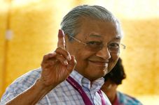 Mahathir Menang, Sial...
