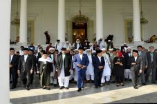 Bantu Damaikan Afghanistan,...