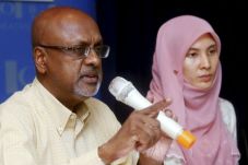 Mahathir Menang Pemilu,...