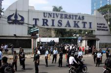 Jadi Martir Reformasi,...