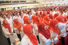 Masih Berstatus Honorer,...