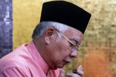 Polisi Malaysia Geledah...