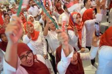 Ribuan Perawat Keluhkan...