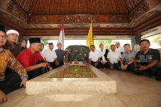 Djarot-Sihar Ziarah...