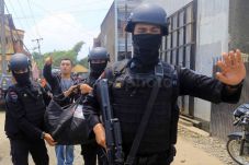 Keluarga Terduga Teroris...